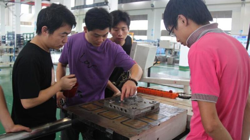 医疗双色模具二次注塑工艺解析**