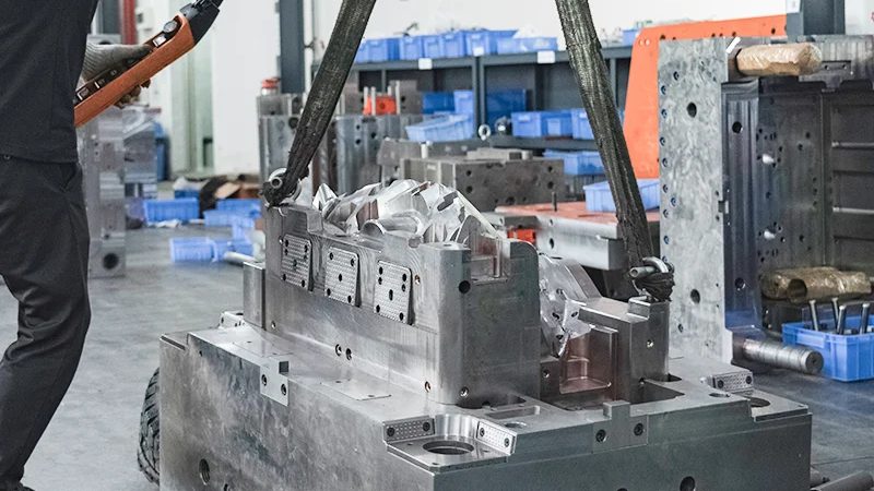 大型吹塑模具定制：揭秘其核心工艺与选型要点**
