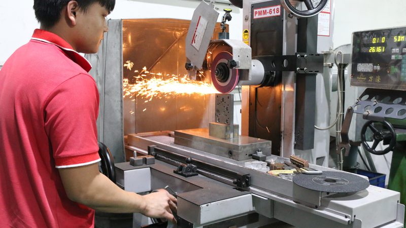 压铸模具寿命延长之道：揭秘五大关键策略**