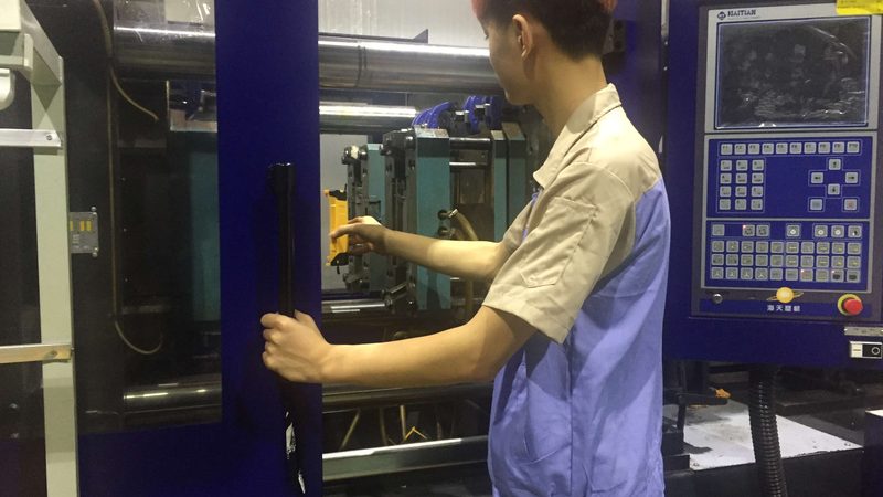模具加工设备：揭秘其与普通设备的本质区别